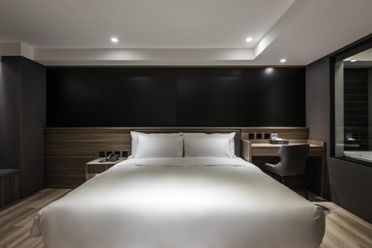 Autumn Willow Hotel Taizhong Zewnętrze zdjęcie